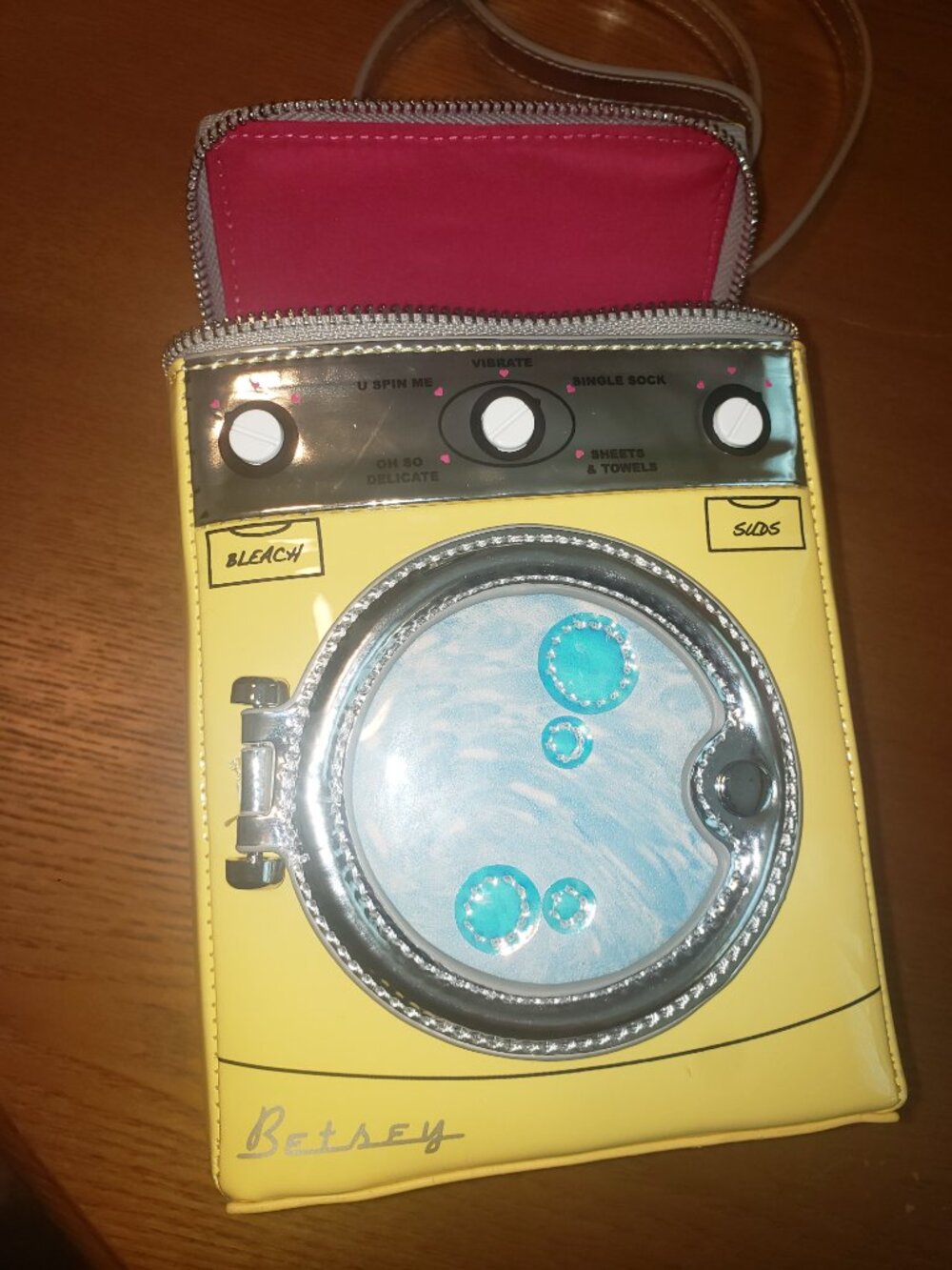 COLLECTIBLE Betsey Johnson Kitsch Spin Me Yellow Crossbody Washing Machine (NEW) - Picture 3 of 9